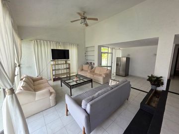CASA SOLA EN JARDINES DE CUERNAVACA