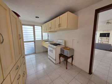 CASA SOLA EN JARDINES DE CUERNAVACA