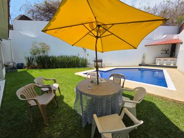 CASA SOLA EN JARDINES DE CUERNAVACA