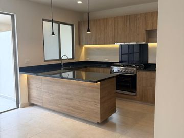 RENTA DE CASA NUEVA EN ZONA NORTE FRACC LYRATA