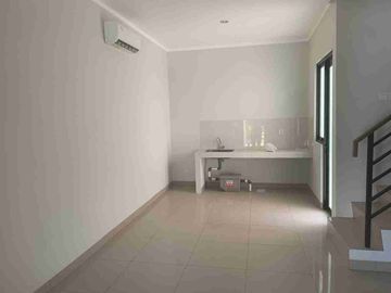 Dijual Rumah 4 KT HGB di Cluster Regia 7 Summarecon Crown Gading