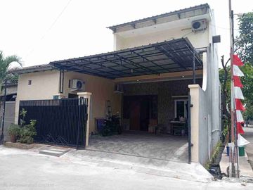 Dijual rumah dengan kolam renang bebas banjir di Mustikajaya bekasi timur