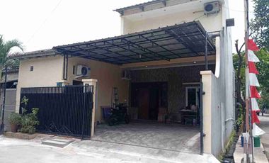Dijual rumah dengan kolam renang bebas banir di Mustikajaya bekasi timur