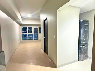 Rent to own Studio unit for sale in Uptown Arts Residence BGC for Sale by Megaworld with Community near Mitsukoshi HighStreet Uptown Mall & Parade