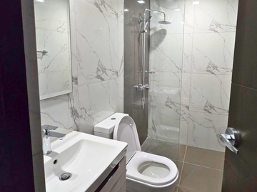 Rent to Own 1 Bedroom unit for sale in Uptown Arts Residence BGC for Sale by Megaworld with Community near Mitsukoshi HighStreet Uptown Mall & Parade