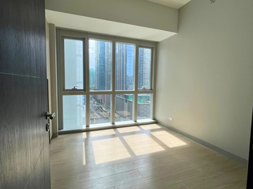 Rent to Own 3 Bedroom unit for sale in Uptown Arts Residence BGC for Sale by Megaworld with Community near Mitsukoshi HighStreet Uptown Mall & Parade