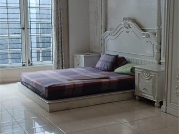 DI SEWAKAN Rumah Bagus Full Furnished Dekat Akses Tol BSD Versailles, Dw