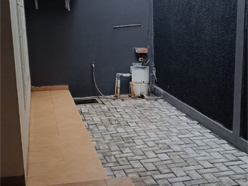 DI SEWAKAN Rumah Bagus Full Furnished Dekat Akses Tol BSD Versailles, Dw