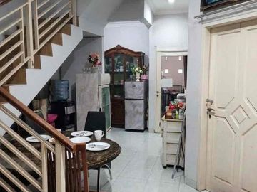 Rumah dalam Kompleks di Kavling Dki, Pondok Kelapa, Jakarta Timur