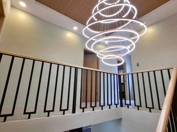 Fully Renovated & Fully Furnished 2-Story House and Lot in Town & Country Homes For Sale!