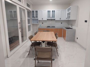Di Sewakan Rumah 2 Lantai Full Furnished Di Delatinos Bsd City Serpong Tangerang Selatan