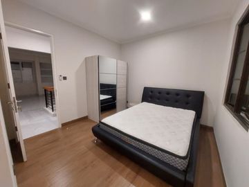 Di Sewakan Rumah 2 Lantai Full Furnished Di Delatinos Bsd City Serpong Tangerang Selatan