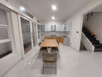 Di Sewakan Rumah 2 Lantai Full Furnished Di Delatinos Bsd City Serpong Tangerang Selatan