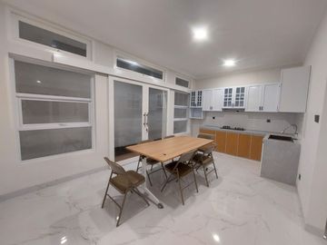 Di Sewakan Rumah 2 Lantai Full Furnished Di Delatinos Bsd City Serpong Tangerang Selatan