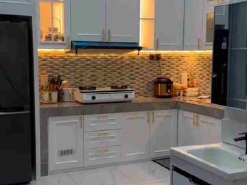 DIJUAL – Rumah 2 Lantai Full Furnished Dekat Jl. Riau 🏠✨