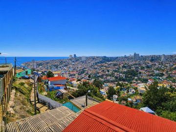 SE ARRIENDA CASA EN CERRO MERCED – 3D 1B, Padre Febres