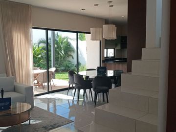 CASA EN VENTA EN PRIVADA, AL NORTE DE MÉRIDA.