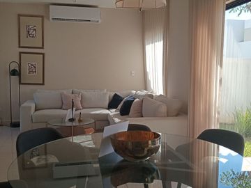 CASA EN VENTA EN PRIVADA, AL NORTE DE MÉRIDA.