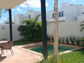 CASA EN VENTA EN PRIVADA, AL NORTE DE MÉRIDA.