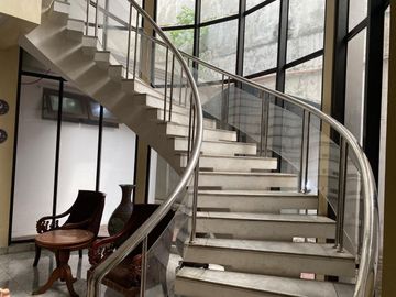 Rumah Menteng, Jalan Surabaya Menteng, Bisa untuk Komersial, Rumah pinggir jalan raya Menteng, Rumah Mewah Menteng, Jakarta Pusat