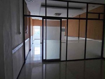 Disewakan Ruko Bagus Full Renovasi di Jalan Raya Kalimalang Bekasi