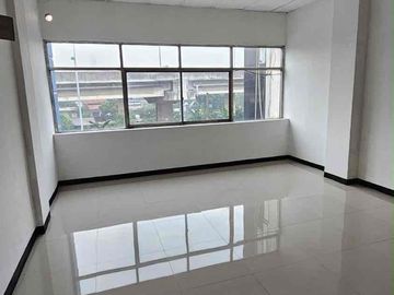Disewakan Ruko Bagus Full Renovasi di Jalan Raya Kalimalang Bekasi