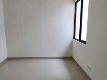 RUMAH DEKAT MALL CIPUTRA DIJUAL di CLUSTER GIRONA CITRA RAYA
