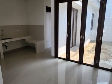 RUMAH DEKAT MALL CIPUTRA DIJUAL di CLUSTER GIRONA CITRA RAYA