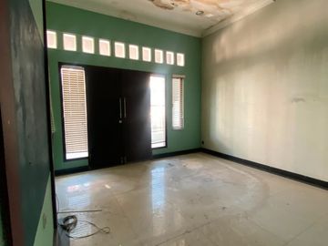 Murah !! DIJUAL RUMAH LELANG 2 LANTAI HOOK PERLU RENOVASI