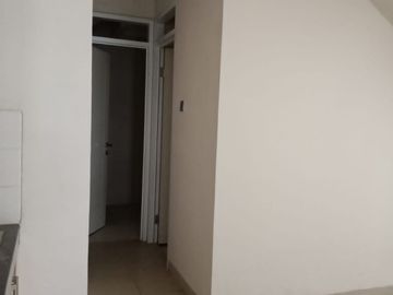 HOT! Rumah 2,5 Lantai Kebayoran Bintaro Sektor 7 Tangerang Selatan LT 204 m² Semi Furnished Harga Nego!