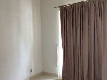 HOT! Rumah 2,5 Lantai Kebayoran Bintaro Sektor 7 Tangerang Selatan LT 204 m² Semi Furnished Harga Nego!