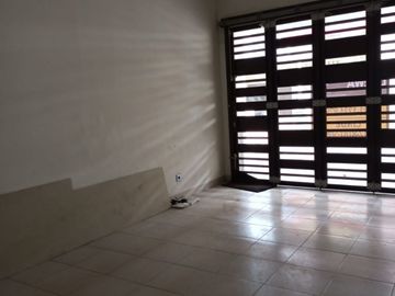 HOT! Rumah 2,5 Lantai Kebayoran Bintaro Sektor 7 Tangerang Selatan LT 204 m² Semi Furnished Harga Nego!