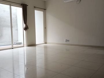 HOT! Rumah 2,5 Lantai Kebayoran Bintaro Sektor 7 Tangerang Selatan LT 204 m² Semi Furnished Harga Nego!
