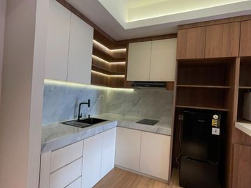 DISEWAKAN APARTEMEN PODOMORO TOWER LIBERTY – LT 25, UNIT BARU & FULL FURNISH!