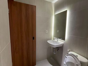 DISEWAKAN APARTEMEN PODOMORO TOWER LIBERTY – LT 25, UNIT BARU & FULL FURNISH!