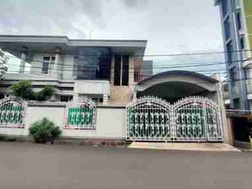 rumah besar jalan boulevard 
grand galaxy Bekasi