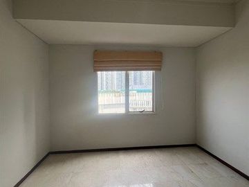 Stock Terbatas Disewakan Apartemen Royal Mediterania Garden Residences 2BR+1 Luas 87m2 Unfurnish Nyaman Siap Huni Hanya Jalan Kaki Ke Mall CP