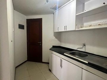 Disewakan Apartemen Royal Mediterania Garden Residences 2BR+1 Unfurnish Luas 87m2 Siap Huni Lokasi Strategis Dekat Mall Cp Di Tanjung Duren