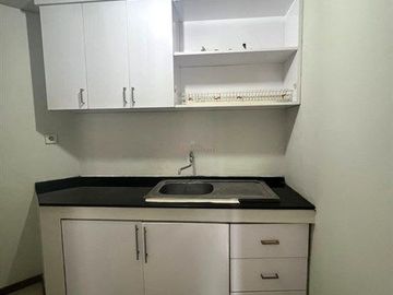Disewakan Apartemen Royal Mediterania Garden Residences 2BR+1 Unfurnish Luas 87m2 Siap Huni Lokasi Strategis Dekat Mall Cp Di Tanjung Duren