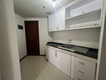 Disewakan Apartemen Royal Mediterania Garden Residences 2BR+1 Unfurnish Luas 87m2 Siap Huni Lokasi Strategis Dekat Mall Cp Di Tanjung Duren
