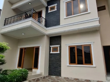 Rumah Prestisius Pulo Asem Jakarta Timur - Garasi 2 Mobil, Bebas Sempit & Akses Prima