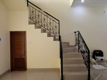 Sangat Luas & Mewah! Rumah 2 Lantai Pulo Asem Jaktim LB 280m² / LT 142m² - SHM 3.7M Nego