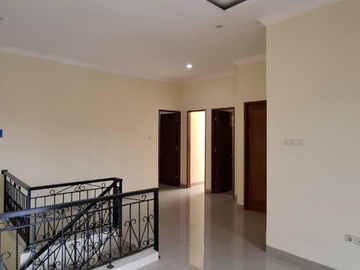 Jual Rumah SHM Mewah & Luas Pulo Asem Jakarta Timur – Garasi 2 Mobil, Bebas Sempit & Akses Prima