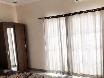 Rumah Strategis Kramat Jati Dekat Tol – 2 Lantai, 3BR, SHM, Harga 1,38 M Nego