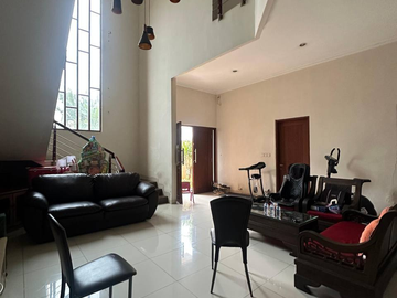 Dijual Rumah 2 Lantai Modern Komplek Billymoon Pondok Kelapa, Jakarta Timur  Posisi Hoek, 2 muka.
