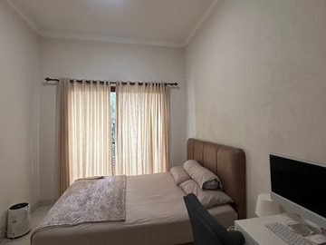 Dijual Rumah 2 Lantai Modern Komplek Billymoon Pondok Kelapa, Jakarta Timur  Posisi Hoek, 2 muka.