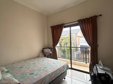 Dijual Rumah 2 Lantai Modern Komplek Billymoon Pondok Kelapa, Jakarta Timur  Posisi Hoek, 2 muka.