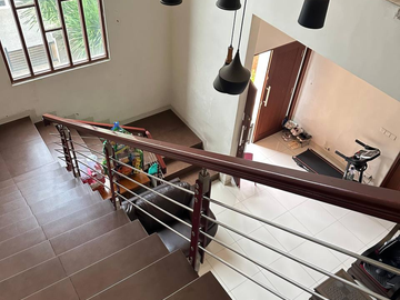 Dijual Rumah 2 Lantai Modern Komplek Billymoon Pondok Kelapa, Jakarta Timur  Posisi Hoek, 2 muka.