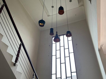 Dijual Rumah 2 Lantai Modern Komplek Billymoon Pondok Kelapa, Jakarta Timur  Posisi Hoek, 2 muka.
