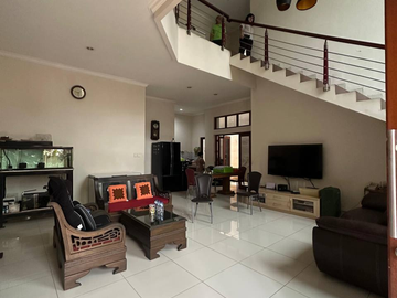Dijual Rumah 2 Lantai Modern Komplek Billymoon Pondok Kelapa, Jakarta Timur  Posisi Hoek, 2 muka.